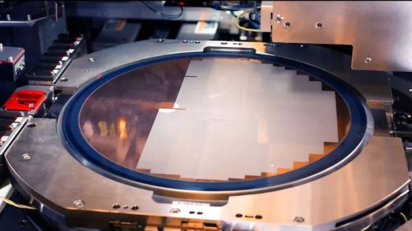 Intel готова решить проблему дефицита мощностей TSMC по упаковке чипов
